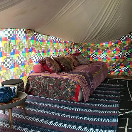 Au Milieu De Nulle Part Au Du Der Guest house Outines